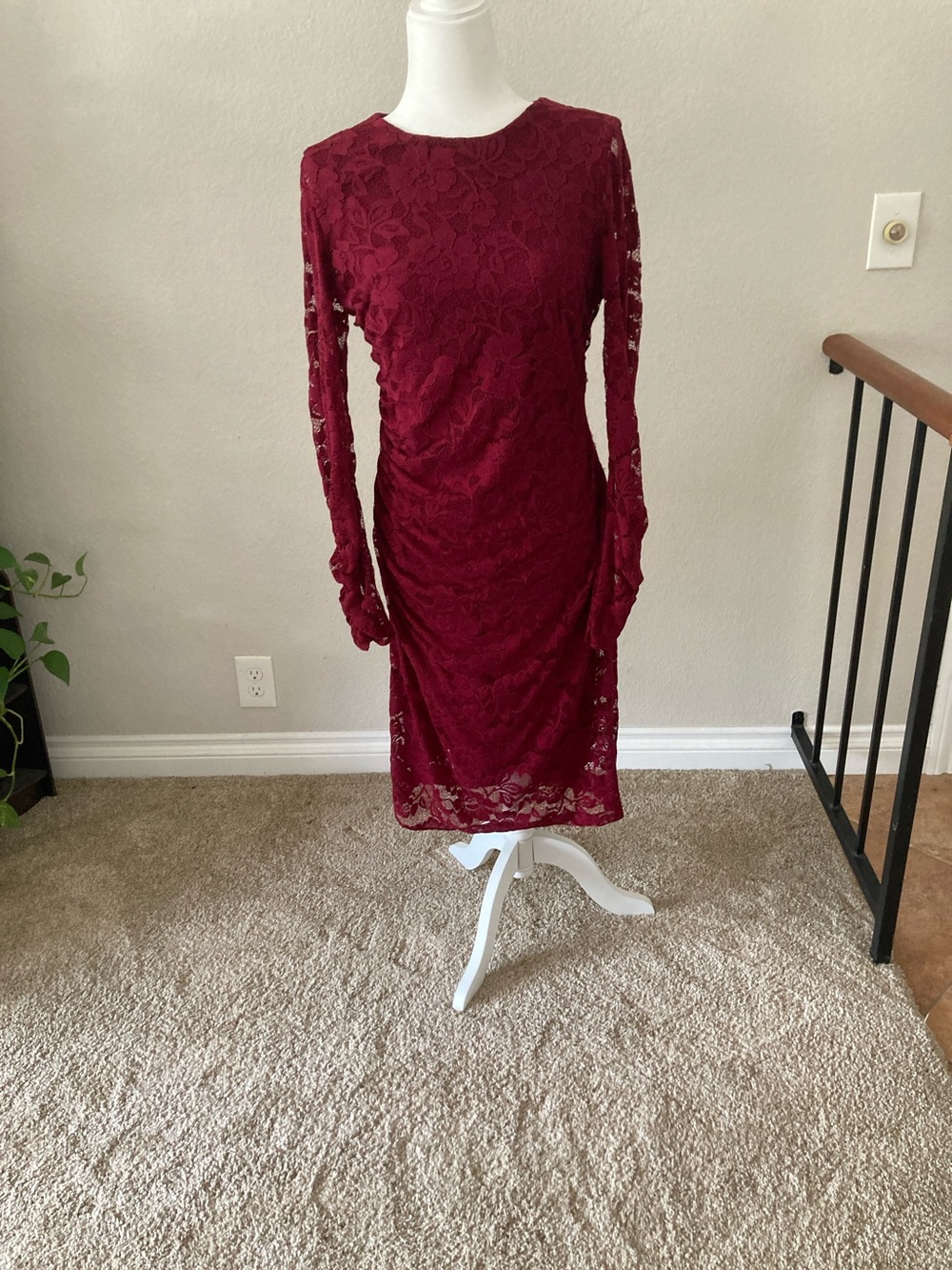 Vince Camuto Burgundy Long-Sleeve Lace Sheath Dress